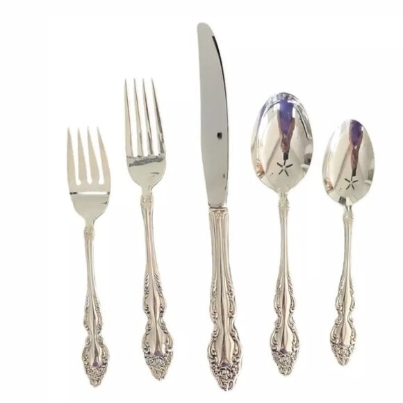 Oneida 1881 Rogers Silverplate - 1967 Baroque Rose 60 Pcs (12 Place) Without Box - Picture 1 of 5